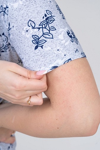 Футболка женская Незабудка серый/цветы