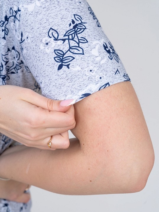 Футболка женская Незабудка серый/цветы